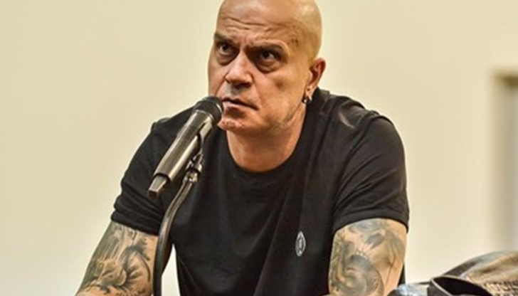 Не се ли ядосвате, че живеете в такава държава, попита Слави Трифонов пловдивските студенти