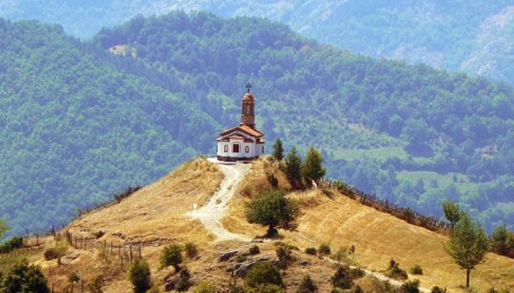В Белинташ-Кръстова гора-Караджов камък човек се пречиства от лошото