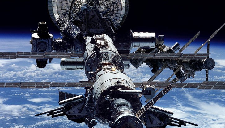 Британският астронавт Тим Пийк се извини, след като по погрешка набрал друг номер