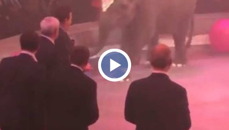 Гаф стана по време на тържествената церемония по откриването на нов цирк в Санкт Петербург