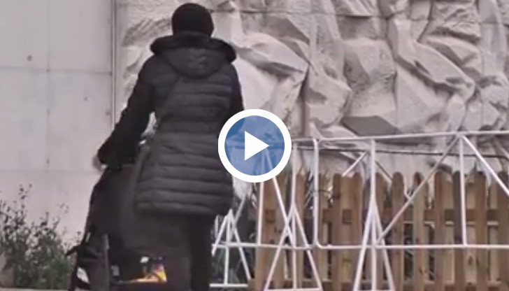 Вместо пари, на тях се дават ваучъри, които могат да използват предимно за закупуване на детски принадлежности и бебешка храна