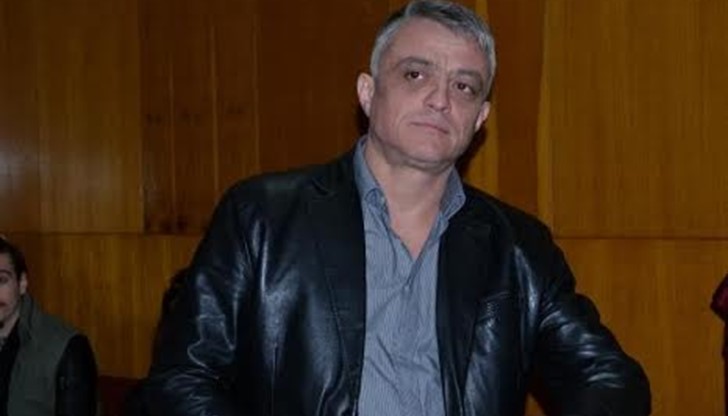 Бисер Миланов е обвинен за две хулигански деяния, извършени в периода 13 – 15 януари 2014 г., като и двете са насочени срещу журналисти