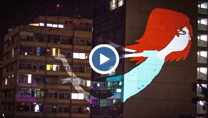 Артистичното дуо забавлява хората по улиците на Рио де Жанейро