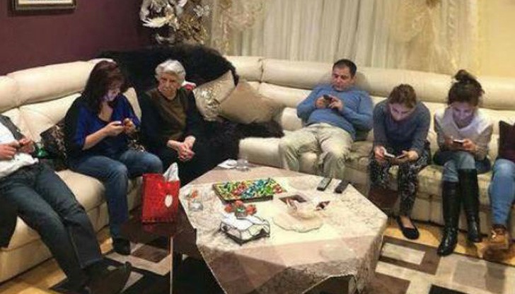 Просто си напомняйте, че някой ден няма да има къде да си save-те пропуснатите моменти Просто си напомняйте, че някой ден няма да има къде да си save-те пропуснатите моменти