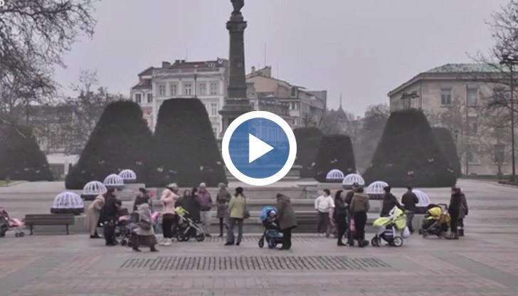 Родителите настояват също за осигуряване на места за всички деца в общински и ведомствени детски ясли и градини