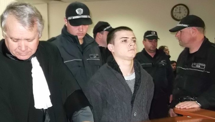 Подсъдимият е от Ивайловград, там се е запознал с момичето, докато гостувало на баба си Подсъдимият е от Ивайловград, там се е запознал с момичето, докато гостувало на баба си