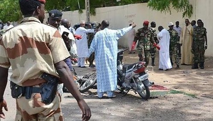 Трима атентатори самоубийци са се самовзривили на три различни места в Чад