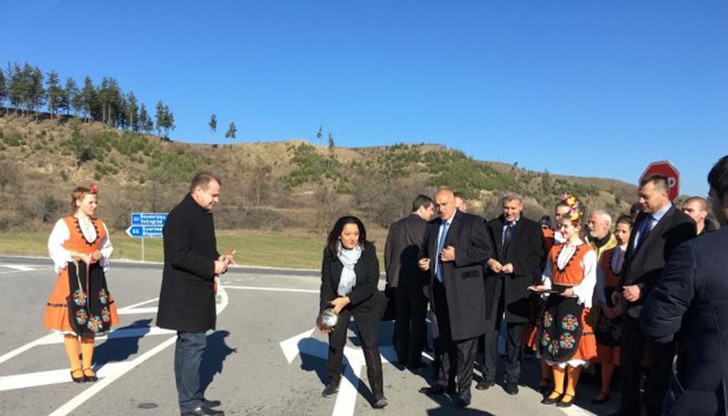 Според Бойко Борисов 2,6 млрд. лв. са отивали допреди тази година в организирана престъпност от корупция Според Бойко Борисов 2,6 млрд. лв. са отивали допреди тази година в организирана престъпност от корупция