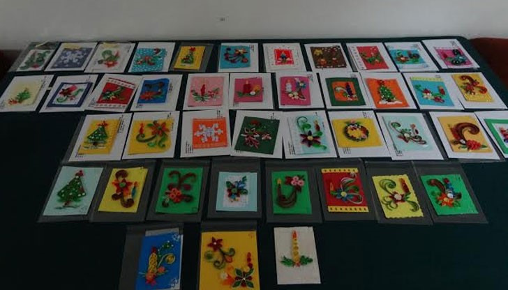 Днес празничните картички са окомплектовани и готови да зарадват своите адресати Днес празничните картички са окомплектовани и готови да зарадват своите адресати