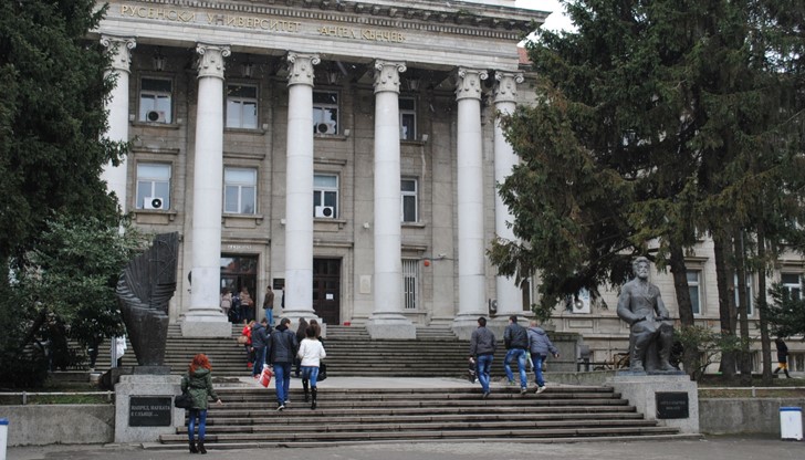 Лабораторията е оборудвана с компютърна техника от дарение на фирма „Щайнер Електроник” Лабораторията е оборудвана с компютърна техника от дарение на фирма „Щайнер Електроник”