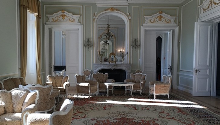 Дворецът и крепостта, ботаническата градина, старата конюшня вече имат своя автентичен вид със своята 130 годишна история