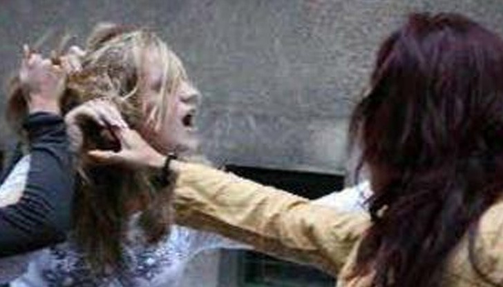 Драмата се разиграва привечер, когато жените започват да спорят за възпитанието на децата им /снимката е илюстративна/ Драмата се разиграва привечер, когато жените започват да спорят за възпитанието на децата им /снимката е илюстративна/