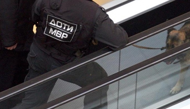 Полиция, пожарна, спешна помощ и екип на ДОТИ са вдигнати на крак заради съмнителен пакет в центъра на София /снимката е илюстративна/