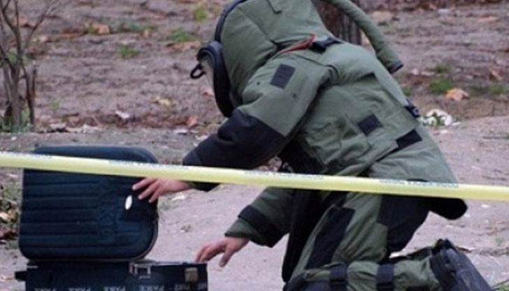 Специалистите от ДОТИ направиха контролиран взрив на изоставен куфар в столицата.