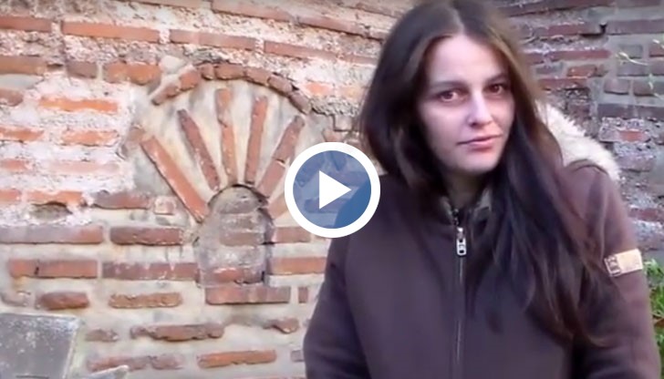 Лена е на 27 години. Женена е от 11 години, има 6 деца и в момента е бремена със седмо дете