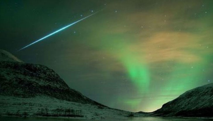 Астрономи в обсерваторията Аресибо в Пуерто Рико наблюдават за движението на огромното небесно тяло Астрономи в обсерваторията Аресибо в Пуерто Рико наблюдават за движението на огромното небесно тяло