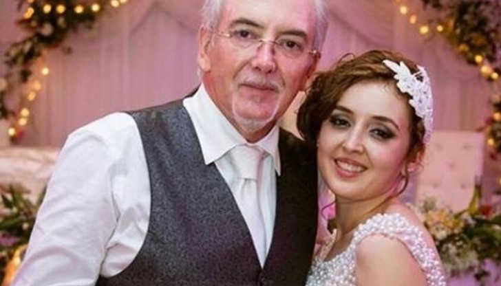 Турският посланик пратил на младото семейство чисто ново „Ауди" А8, вързано с червена панделка Турският посланик пратил на младото семейство чисто ново „Ауди" А8, вързано с червена панделка