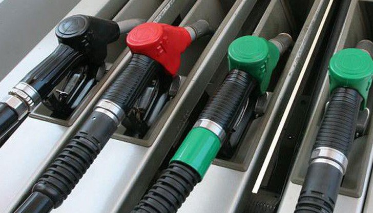 Не е ясно какво количество преработено гориво е излязло от нелегалната фабрика Не е ясно какво количество преработено гориво е излязло от нелегалната фабрика