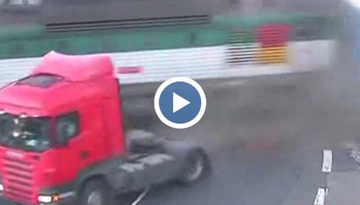 Водачът на ТИР-а е само с леки наранявания