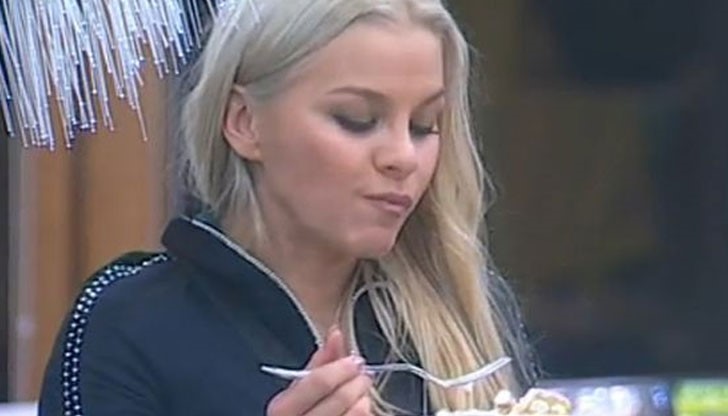 Зарко призна, че двамата на са живели заедно, защото тя не иска да отиде при него в Русе