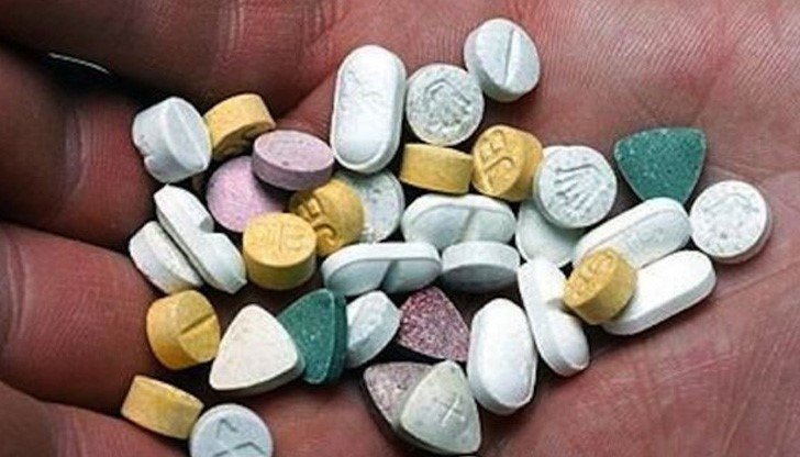 На 21 декември е установено, че младият мъж е имал у себе си около 4 грама амфетамин и електронна везна