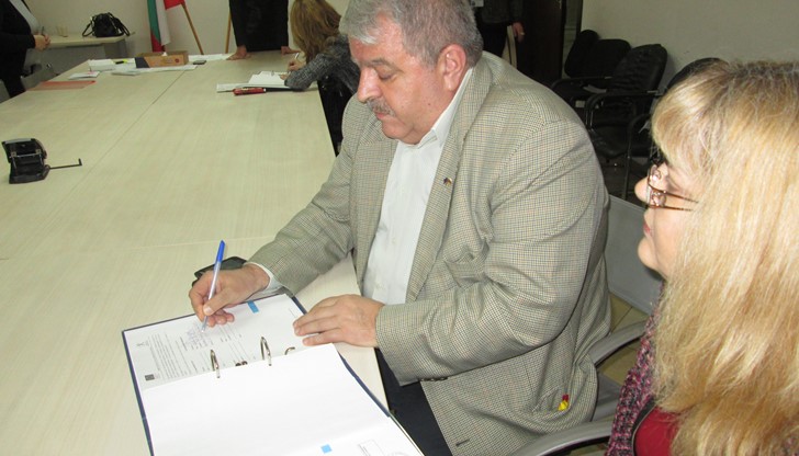 Документът беше подписан от зам.-кмета по хуманитарни дейности г-н Иван Григоров в МТСП вчера.