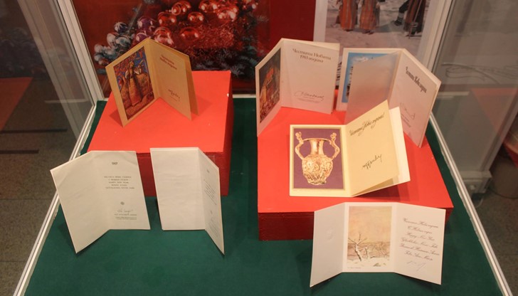 Представените поздравителни картички са дарение на Регионален исторически музей – Русе от д-р Камен Рикев