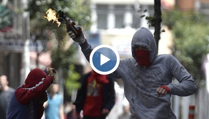 По официална информация нападателите са няколко