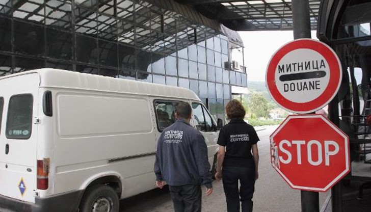 Aрестуваха граничен полицай с неотчетен оборот от продажбата на винетки Aрестуваха граничен полицай с неотчетен оборот от продажбата на винетки