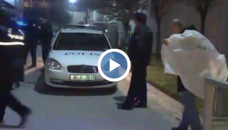 Според пресата атаката е дошла от мъже в мистериозна кола