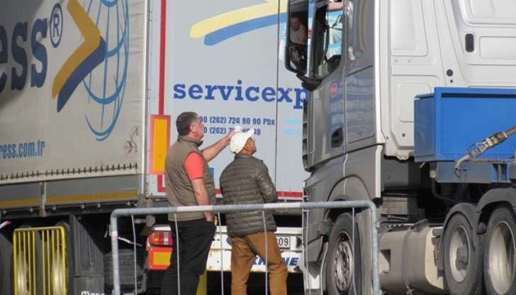 Новото безкасово заплащането на пътните и винетни такси доведе до истински хаос Новото безкасово заплащането на пътните и винетни такси доведе до истински хаос