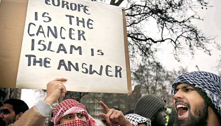 Брюксел е уплашен до смърт от бежанската криза Брюксел е уплашен до смърт от бежанската криза