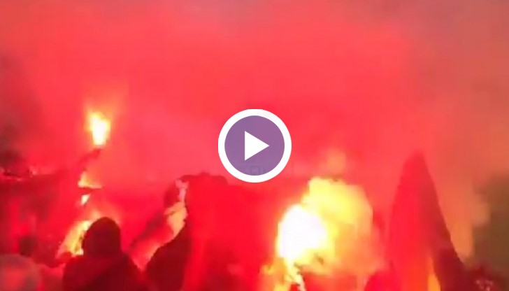 Изгарянето на турските флагове е част от ритуалите на футболните агитки