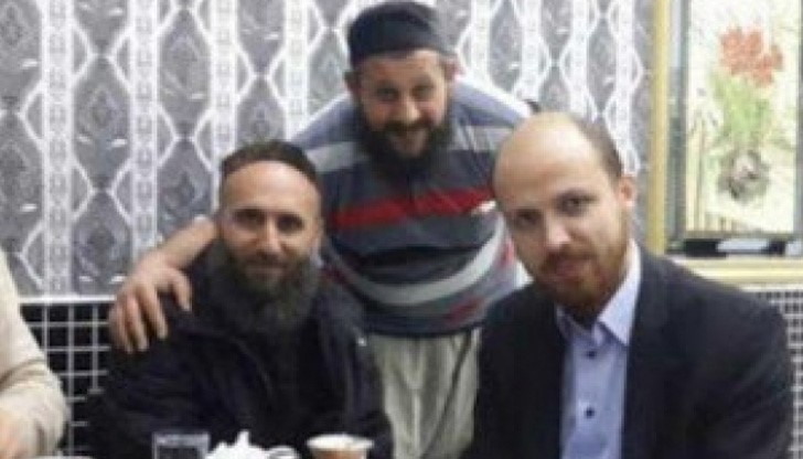 Билал Ердоган, синът на турския президент Реджеп Тайип Ердоган, се е снимал с висши представители на "Ислямска държава" Билал Ердоган, синът на турския президент Реджеп Тайип Ердоган, се е снимал с висши представители на "Ислямска държава"