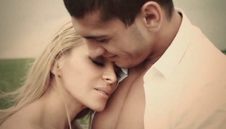 Звездата на попфолка му се е кълняла във вечна вярност по телевизията, а в същност...