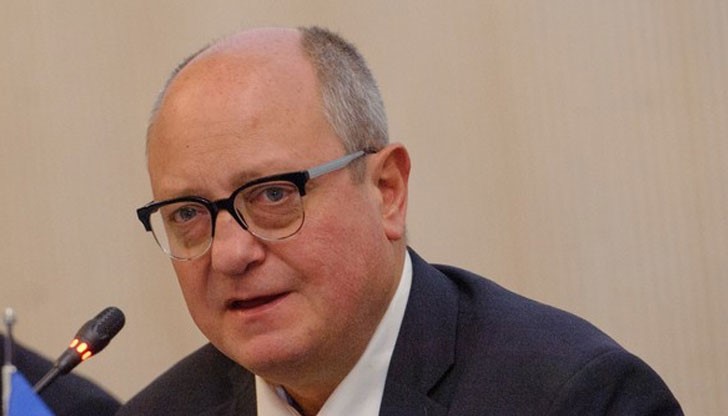 Антифризът е помогнал на тоя оригинален и неповторим идиот да оцелее през студените зими и през горещите лета Антифризът е помогнал на тоя оригинален и неповторим идиот да оцелее през студените зими и през горещите лета