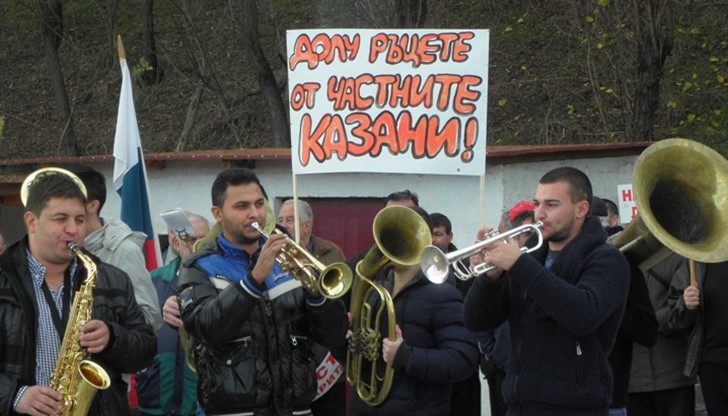 Бате Бойко преди време ни обеща, че няма да ни пипа, а сега каква стана