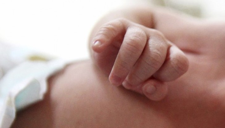 Неволите на горкото момиченце започват още от раждането му