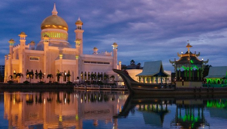 Ако поданиците й възнамеряват да празнуват християнския празник, рискуват пет години затвор Ако поданиците й възнамеряват да празнуват християнския празник, рискуват пет години затвор