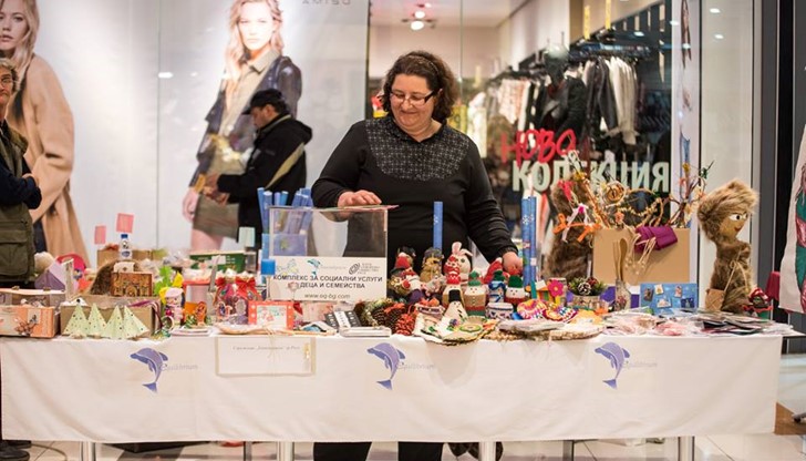 Деветото коледно издание на Благотворителния Базар Без Аналог на сдружение „Еквилибриум“, под надслов „Да бъдем по-добри“