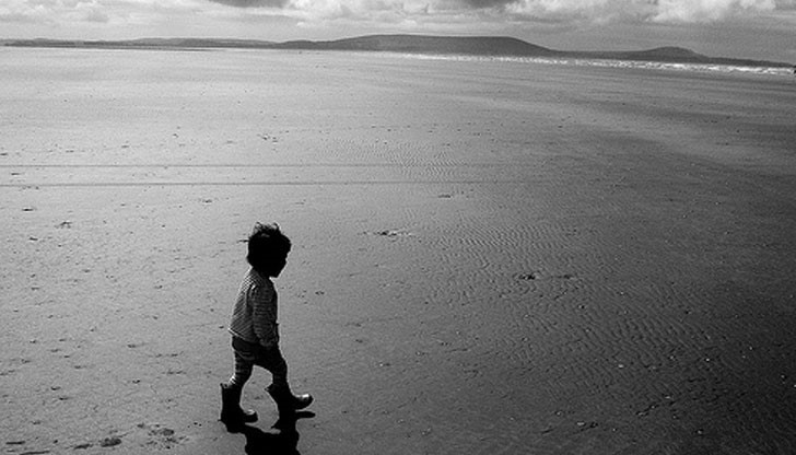 <p><span class="fbPhotosPhotoCaption" data-ft="{"tn":"*G","type":45}" id="fbPhotoPageCaption" tabindex="0"><span class="hasCaption">Ако искаш децата ти да оставят на тази земя своите стъпки, стоварвай отговорности на техните рамене.</span></span></p>
