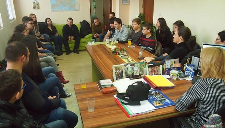 Организаторите решиха тази година срещата да бъде по-разчупена и празнична