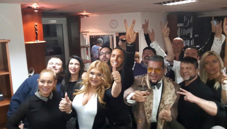 Звездите се забавляваха добре подгряти от алкол и страсти