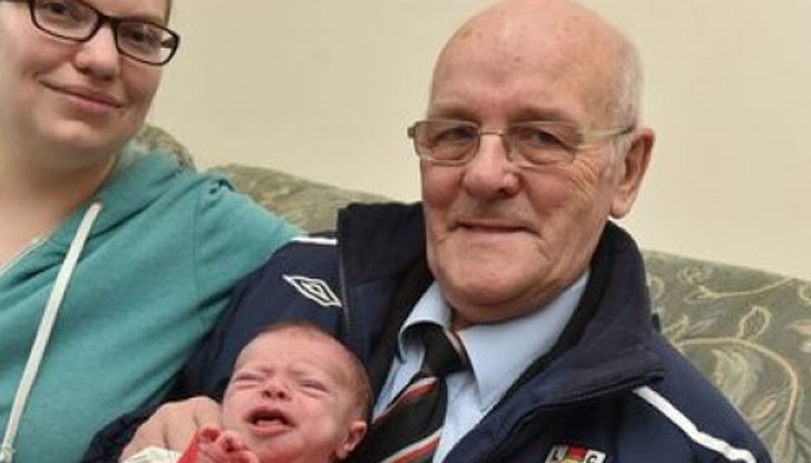 Един от най-възрастните бащи във Великобритания отпразнува раждането на четвъртото си дете Един от най-възрастните бащи във Великобритания отпразнува раждането на четвъртото си дете