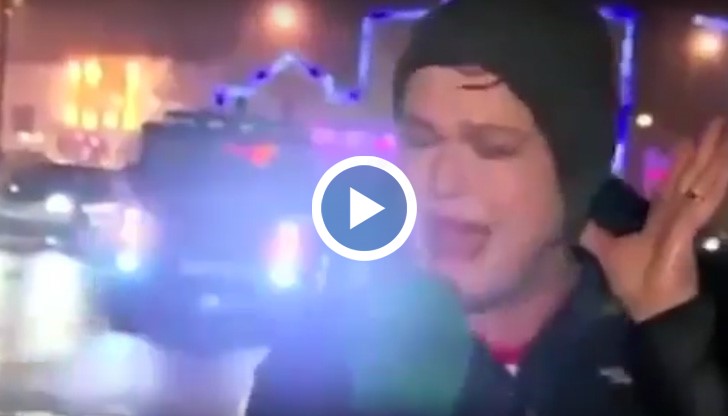 Нейното драматично появяване пред камерата незабавно провокира използващите социалните мрежи да създадат колажи