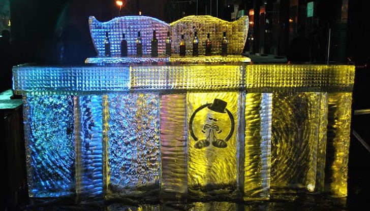 Една от най-големите атракции тази година е леденият бар