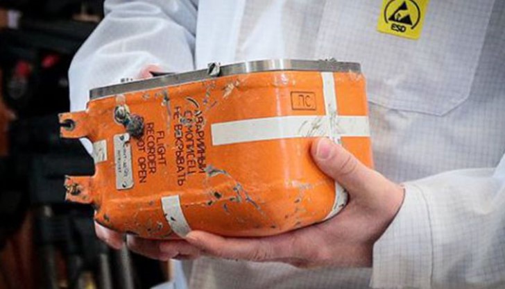 Според военните експерти, от 16 микросхеми в черната кутия са оцелели само три и то със сериозни повреди