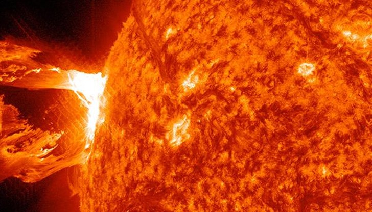 Слънчевото вещество лети към Земята изключително бързо