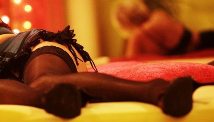 Баща и син са осъдени на три години затвор за сводничество в Марсилия Баща и син са осъдени на три години затвор за сводничество в Марсилия