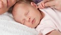 Новородено бебе почина след целувка